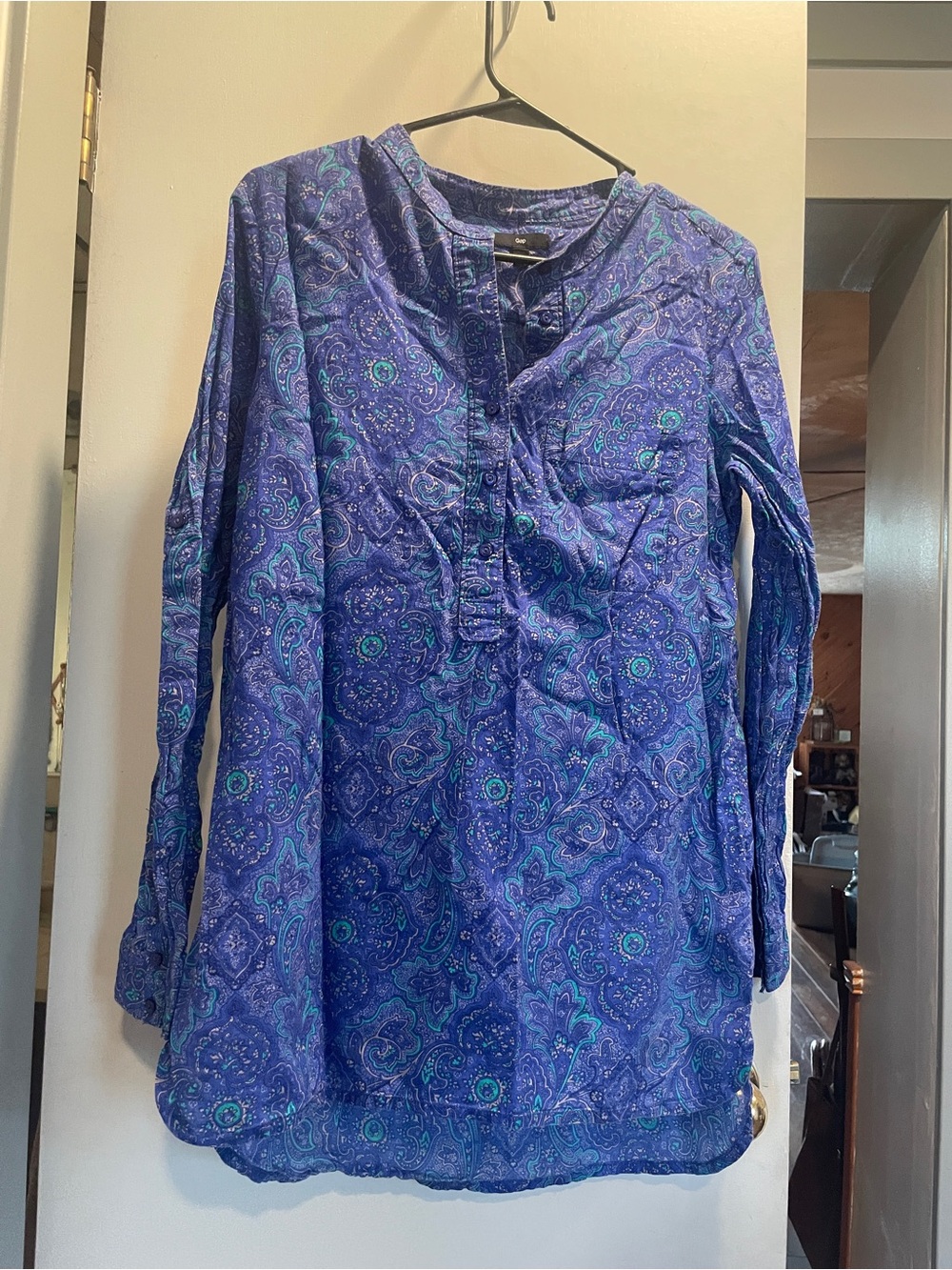 GAP women’s Purple Paisley Long-Sleeve Henley Shirt size M